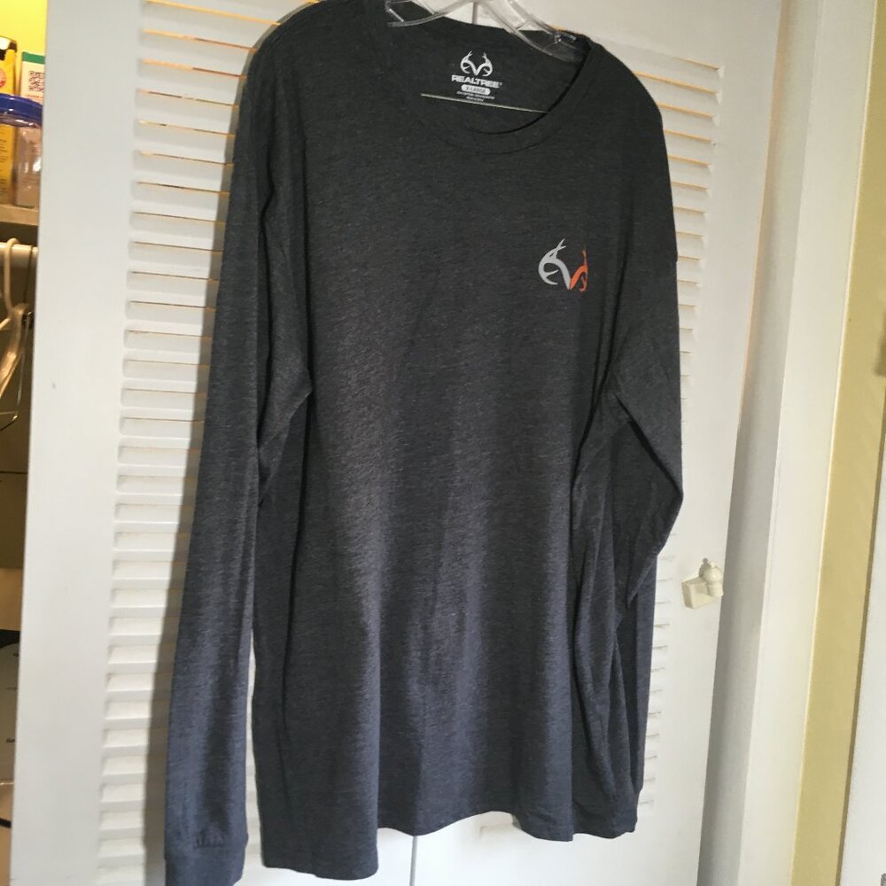 SZ XL long sleeve tshirt Real Tree   Gray flag look design on back